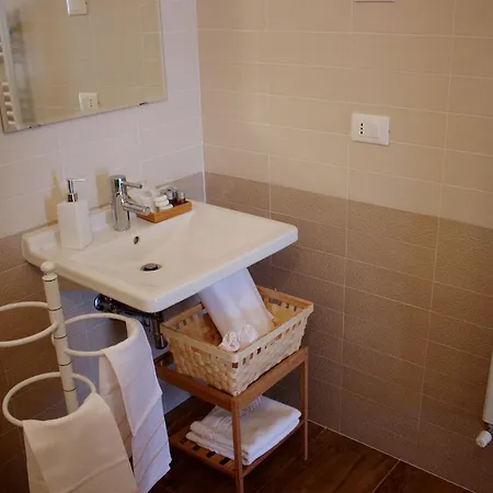 Paneolio Bed & Breakfast Poggio Picenze